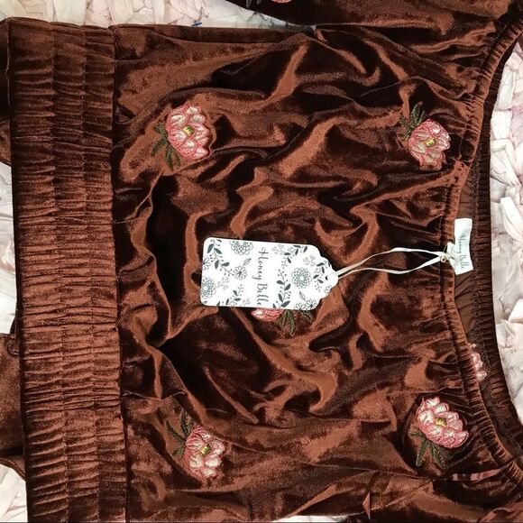 NWT velour off the shoulder crop top‎ - Picture 6 of 6